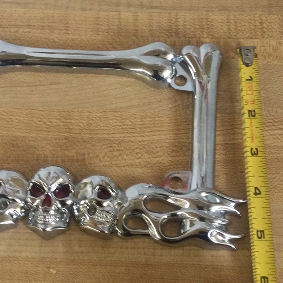New Pilot Automotive Motorcycle Skull - Flames License Frame - Picture 4 of 11